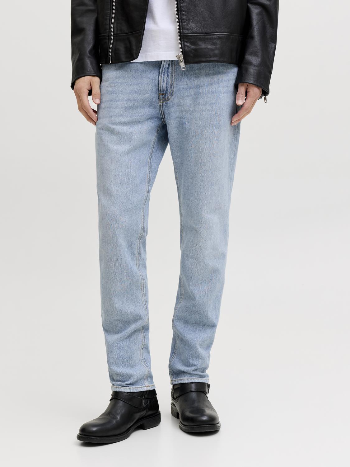 model_shot-front